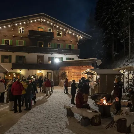 Gasthof St. Adolari Guest house Sankt Ulrich am Pillersee