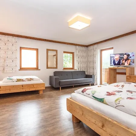 Gasthof St. Adolari Guest house Sankt Ulrich am Pillersee